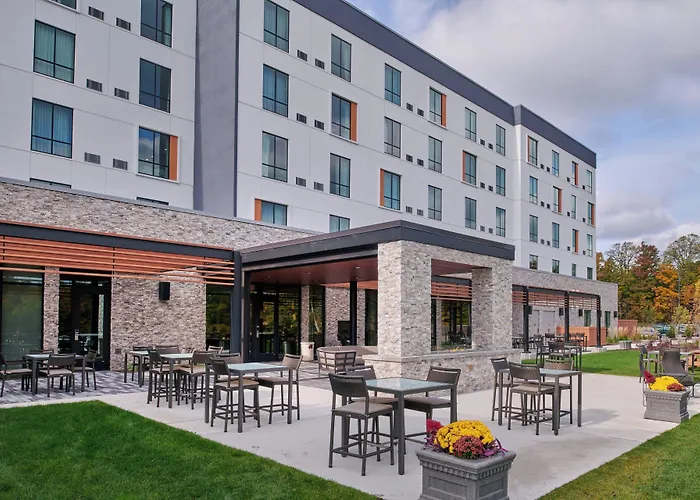 Courtyard By Marriott Petoskey At Victories Square